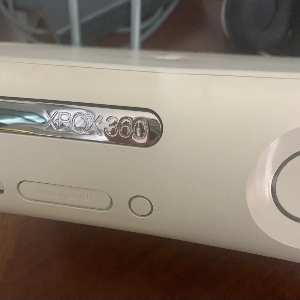 Xbox 360 Console Bundle with 3 Controllers 60gb